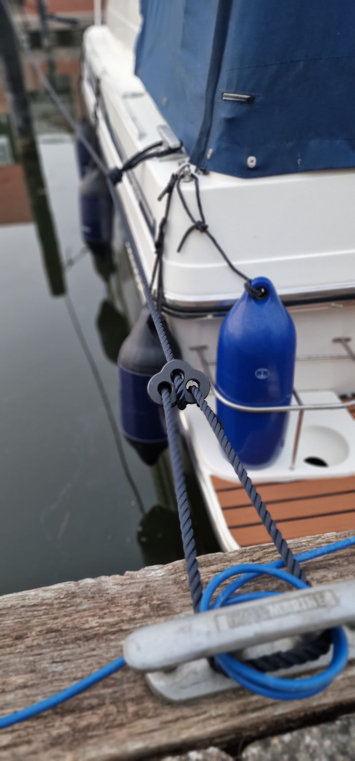 Rope Looper by Marine Innovations, quick release boat fender accessory