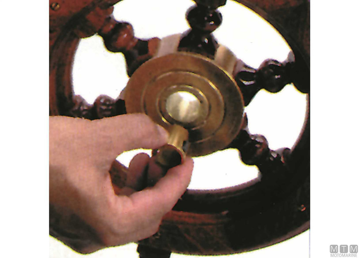 Hub cover for steering wheels <420 mm polished brass - original photo Motomarine Srl